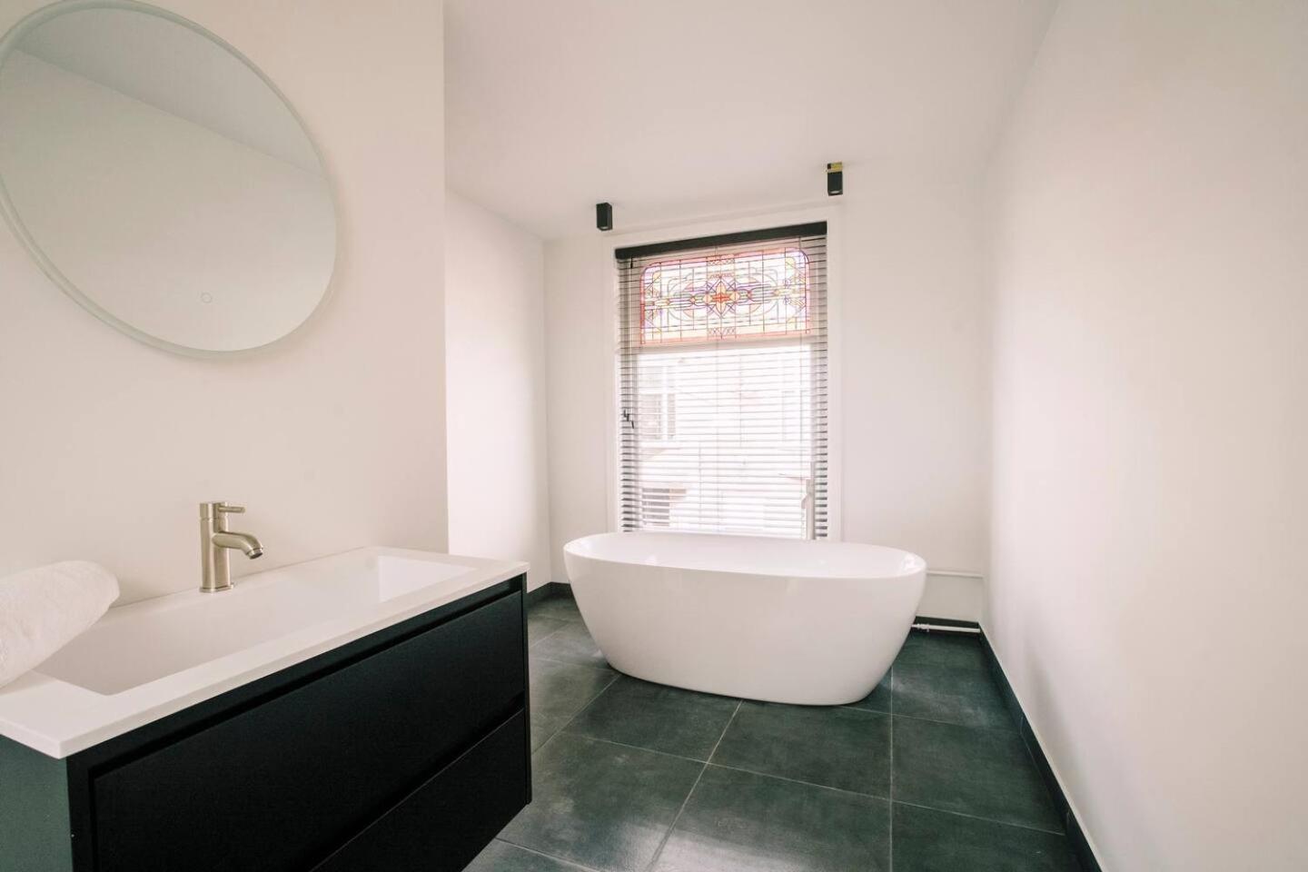 Xxl Loft With Bath Located Stadsvilla ティルブルグ エクステリア 写真