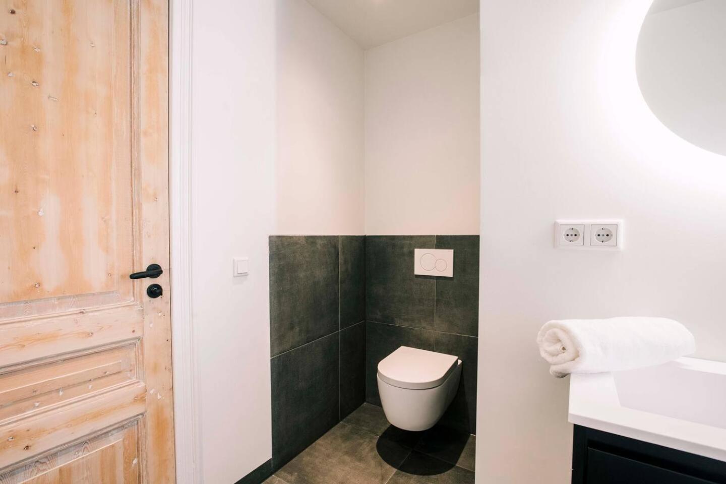 Xxl Loft With Bath Located Stadsvilla ティルブルグ エクステリア 写真