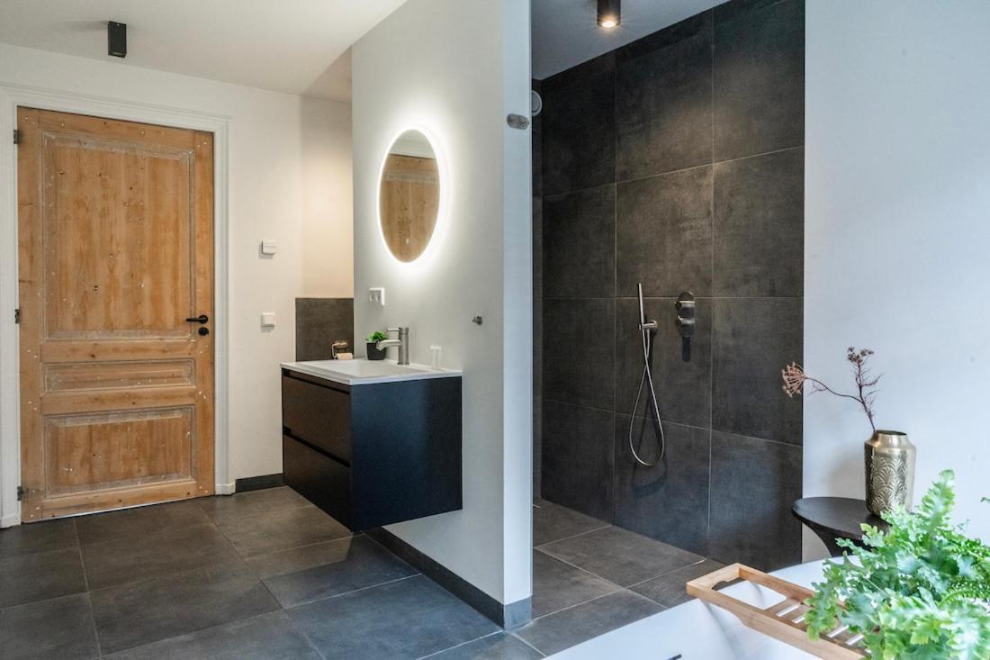 Xxl Loft With Bath Located Stadsvilla ティルブルグ エクステリア 写真