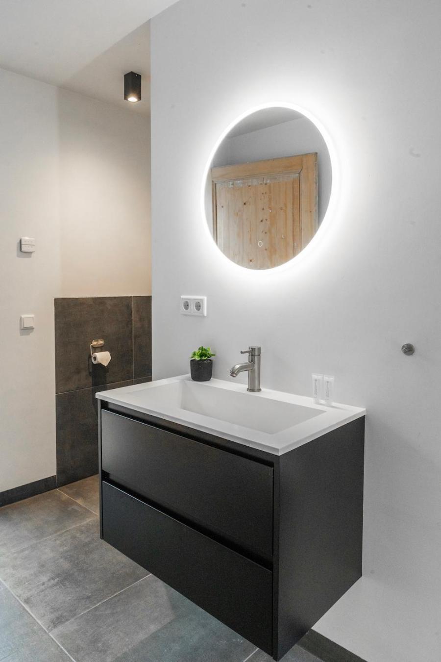 Xxl Loft With Bath Located Stadsvilla ティルブルグ エクステリア 写真
